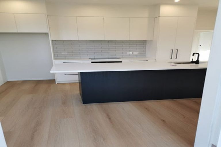 Photo of property in 4/141 Colwill Road, Massey, Auckland, 0614