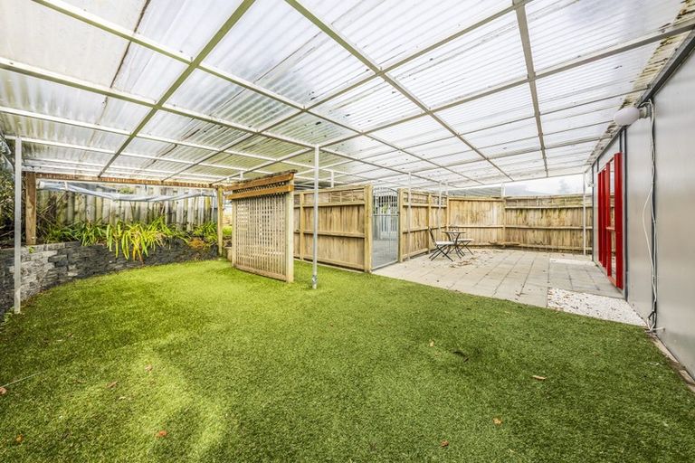 Photo of property in 37 Edmonton Road, Henderson, Auckland, 0612