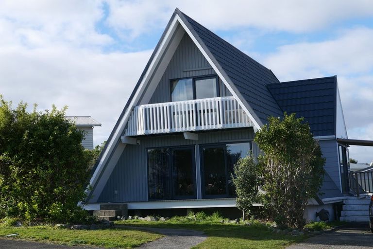 Photo of property in 9 Toporoa View, Ascot Park, Porirua, 5024