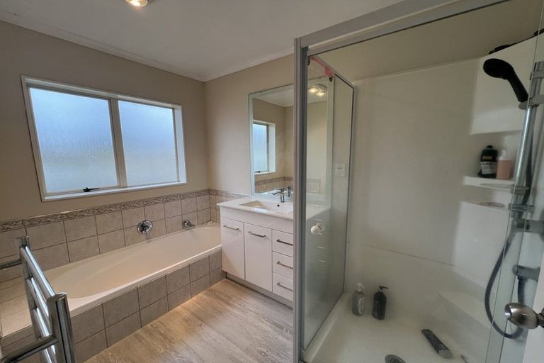 Photo of property in 12 Sheldon Place, Burswood, Auckland, 2013