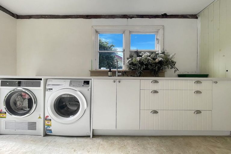 Photo of property in 28 Montgomery Avenue, Karori, Wellington, 6012
