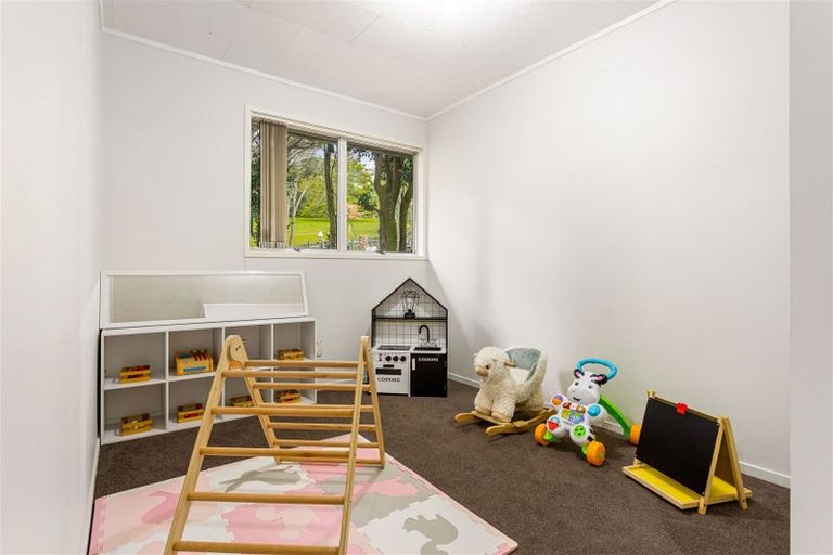 Photo of property in 98 Reynella Drive, Massey, Auckland, 0614