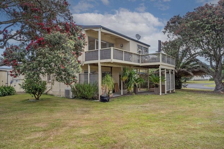 Photo of property in 19 Hicks Place, Cooks Beach, Whitianga, 3591