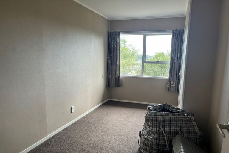 Photo of property in 2/23 Santiago Crescent, Unsworth Heights, Auckland, 0632