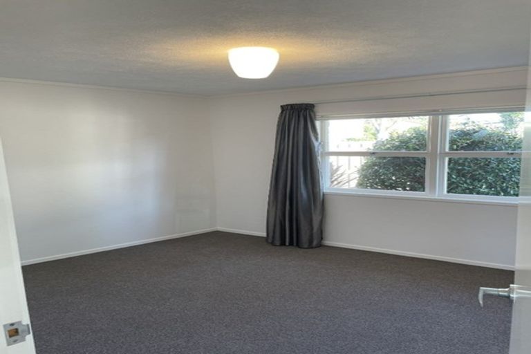 Photo of property in 1/8 Waikaremoana Place, Pakuranga Heights, Auckland, 2010