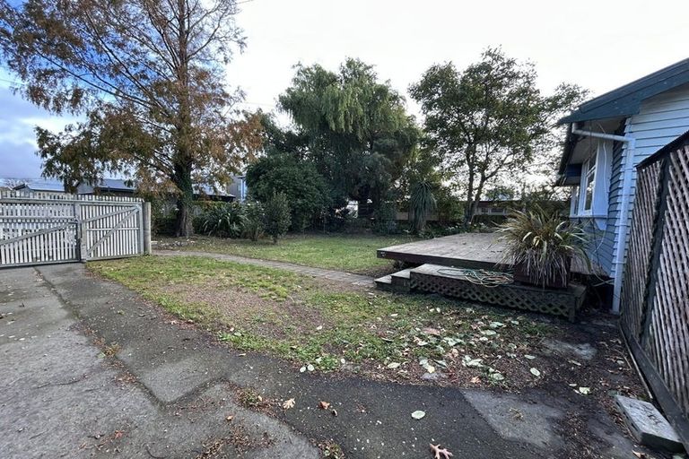 Photo of property in 52 Olliviers Road, Phillipstown, Christchurch, 8011