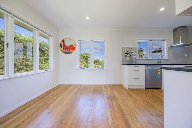Photo of property in 50 Farquhar Road, Glendene, Auckland, 0602