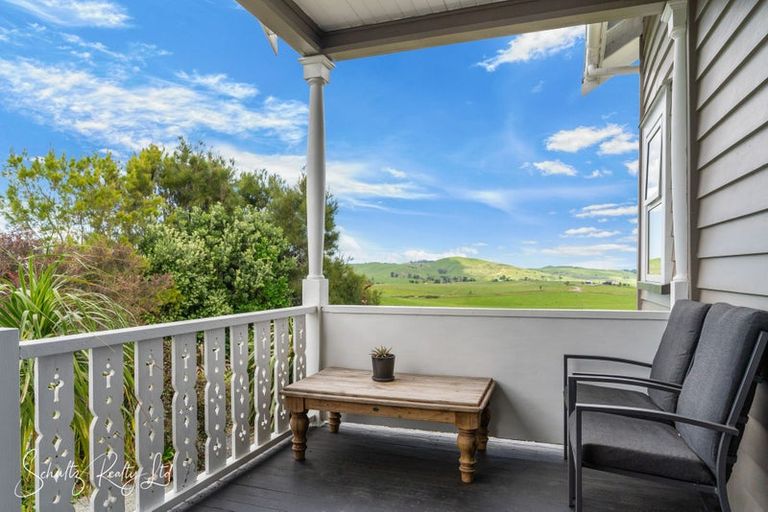 Photo of property in 17 Oparakau Road, Matakohe, 0594