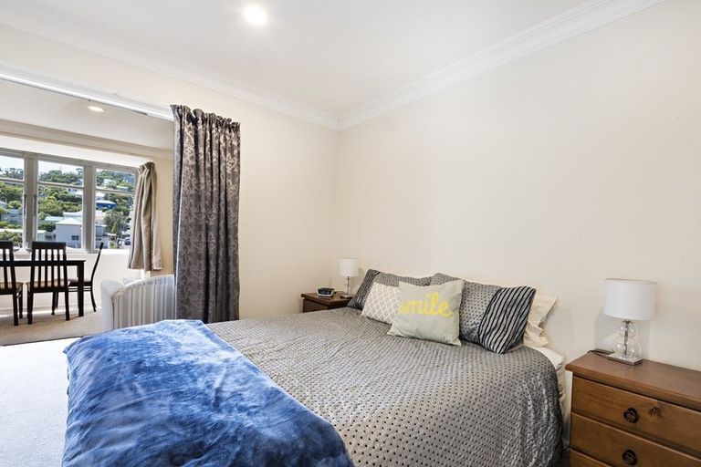 Photo of property in 2 Kopiko Way, Brooklyn, Wellington, 6021