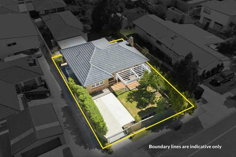 Photo of property in 1/35 Bradbury Road, Botany Downs, Auckland, 2010