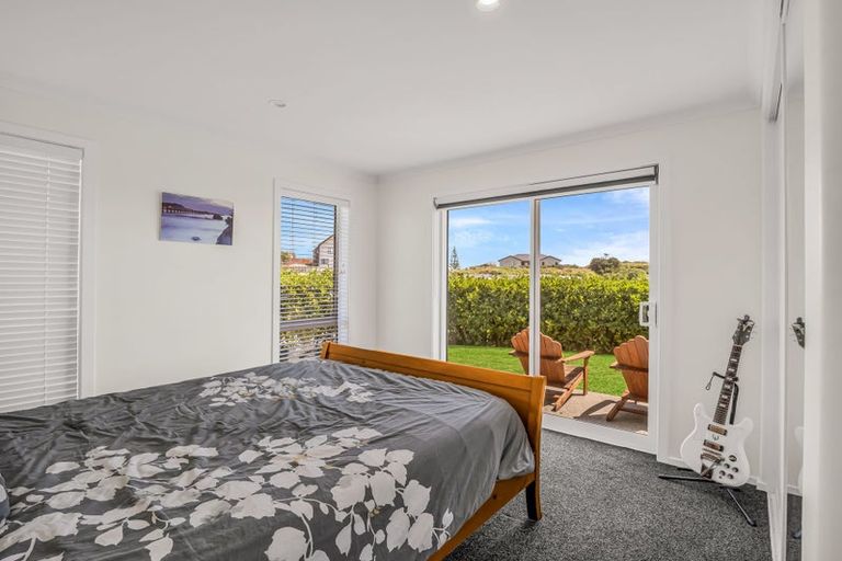 Photo of property in 33 Golf Vue Place, Castlecliff, Whanganui, 4501