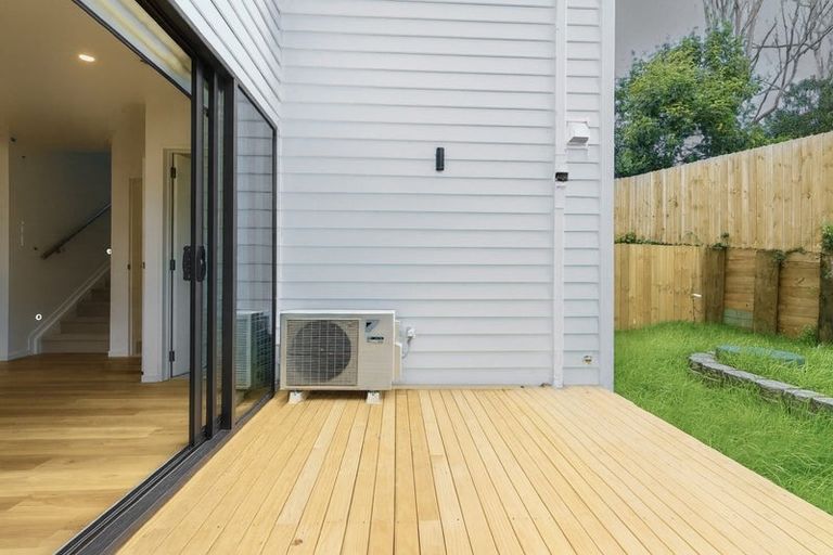Photo of property in 25 Hutchinson Avenue, New Lynn, Auckland, 0600