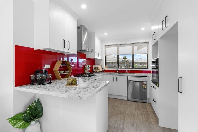 Photo of property in 18 Nukuroa Close, Waitara, 4320