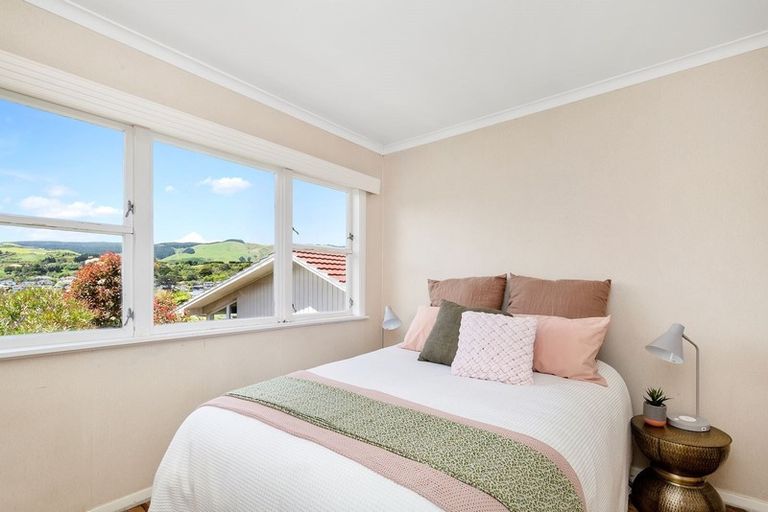 Photo of property in 6 Lane Crescent, Tawa, Wellington, 5028