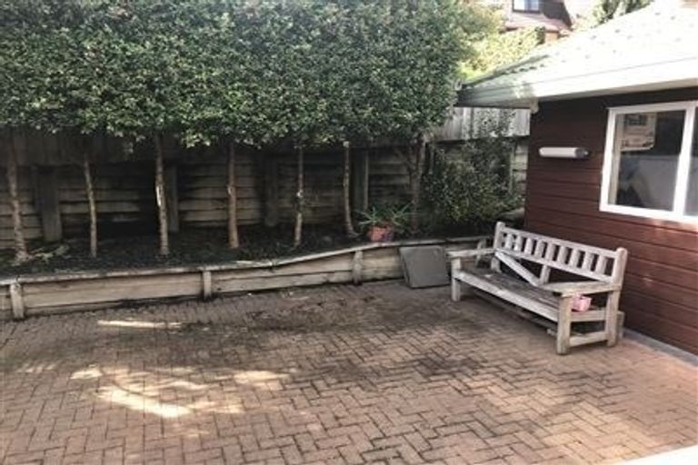 Photo of property in 11 Highbury Bypass, Birkenhead, Auckland, 0626