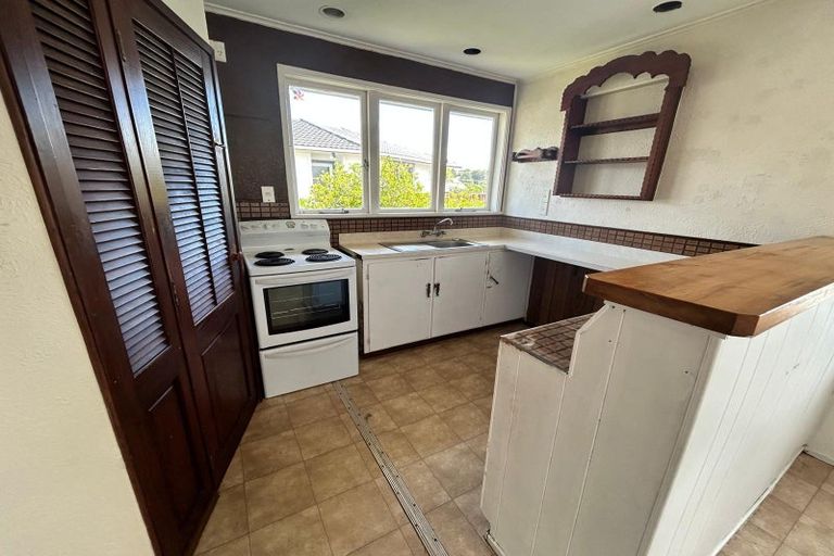 Photo of property in 28 Helena Street, Massey, Auckland, 0614