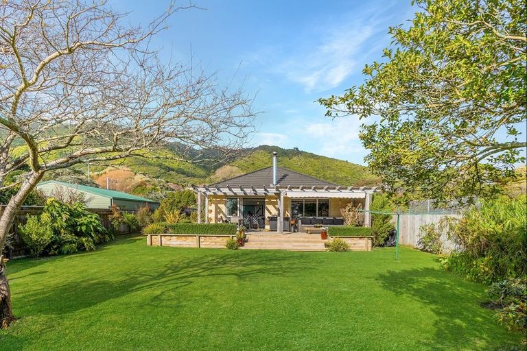 Photo of property in 120 Main Road, Waikanae, 5036