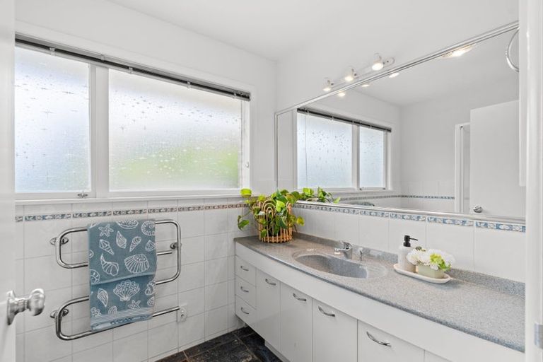 Photo of property in 29 Highfield Place, Avonhead, Christchurch, 8042