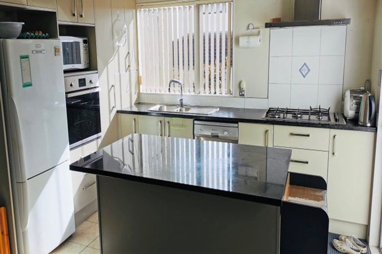 Photo of property in 4 Liscooly Place, Flat Bush, Auckland, 2019
