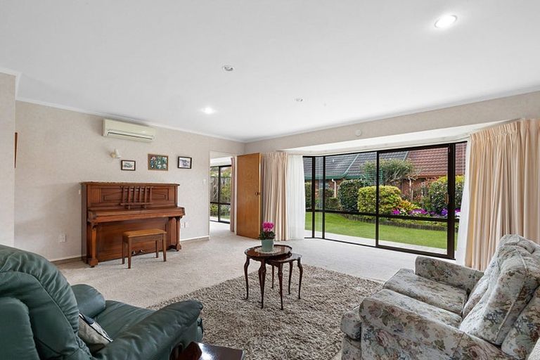 Photo of property in 9 Boulevard Drive, Merrilands, New Plymouth, 4312
