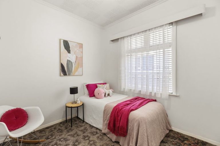 Photo of property in 100 Yule Street, Lyall Bay, Wellington, 6022