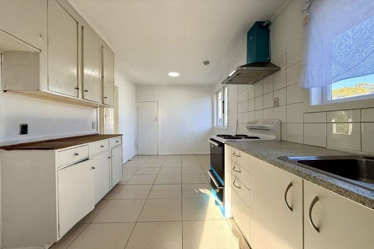 Photo of property in 71 Smythe Road, Henderson, Auckland, 0612