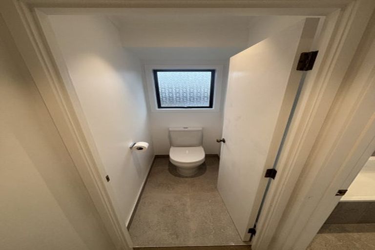 Photo of property in 14 Mark Edward Drive, Half Moon Bay, Auckland, 2012