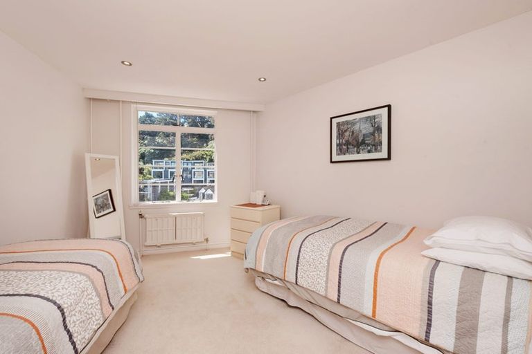 Photo of property in Wharenui Apartments, 274 Oriental Parade, Oriental Bay, Wellington, 6011