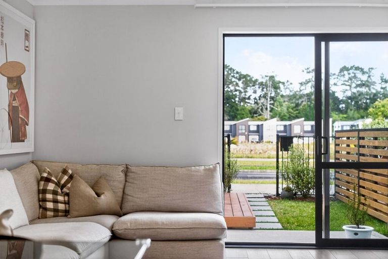 Photo of property in 54 Papatupu Way, Kumeu, 0810