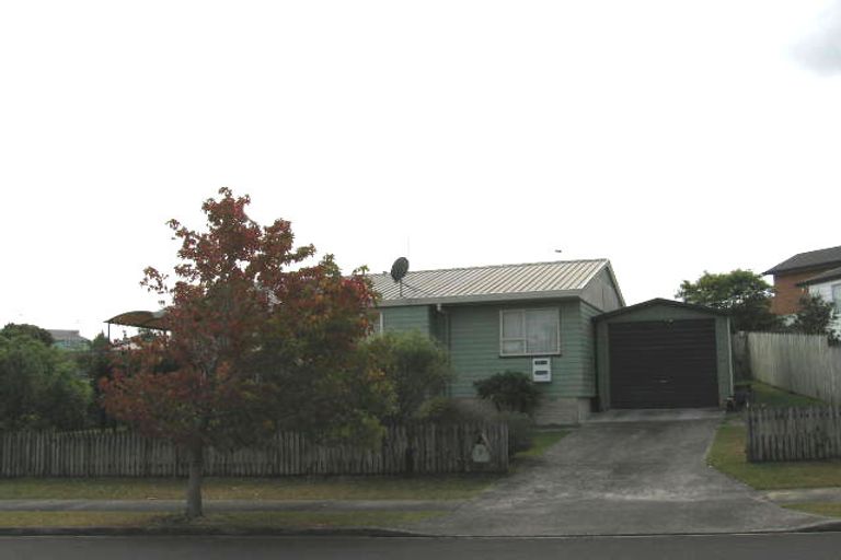 Photo of property in 2/2 Mallard Place, Unsworth Heights, Auckland, 0632