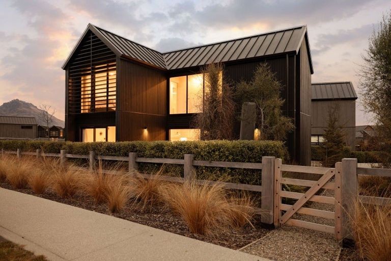 Photo of property in 11 Mulholland Drive, Jacks Point, 9371