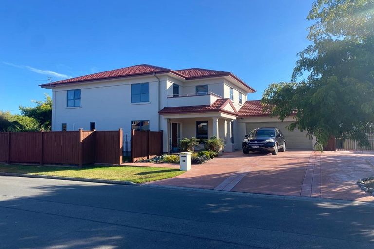 Photo of property in 2 Breton Close, Northwood, Christchurch, 8051