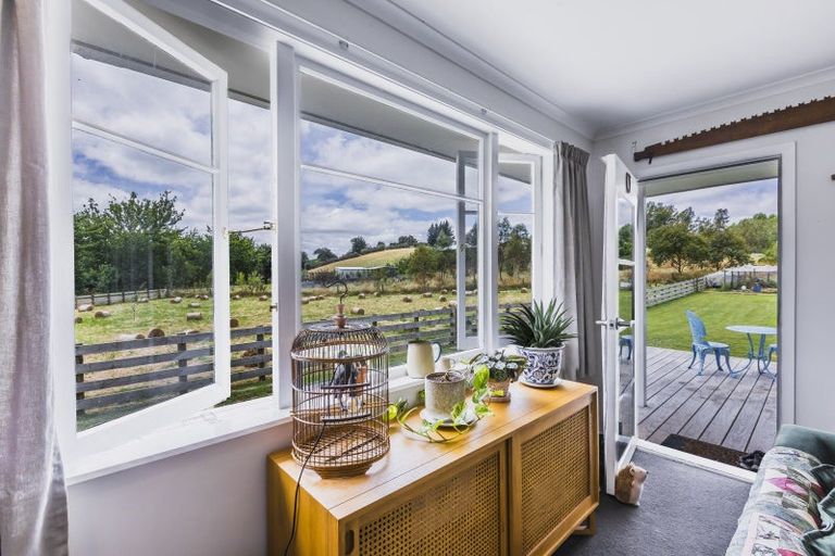 Photo of property in 18 Tiffen Lane, Waipawa, 4210
