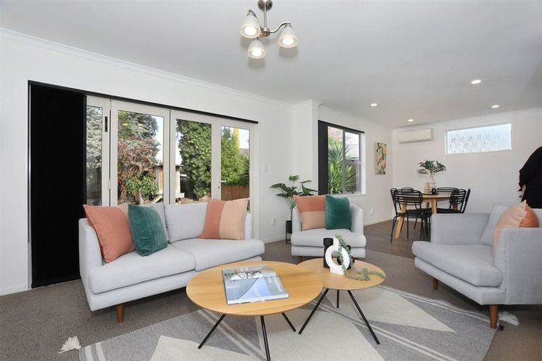 Photo of property in 12 Winston Avenue, Hokowhitu, Palmerston North, 4410