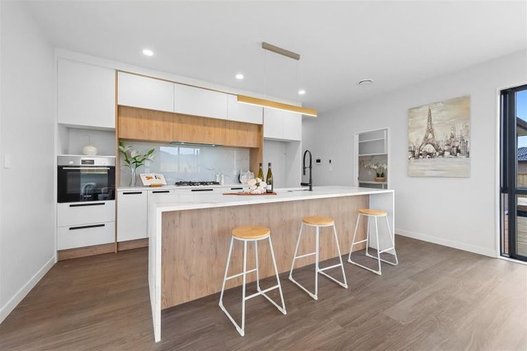 Photo of property in 6 Hoete Way, Tuakau, 2121