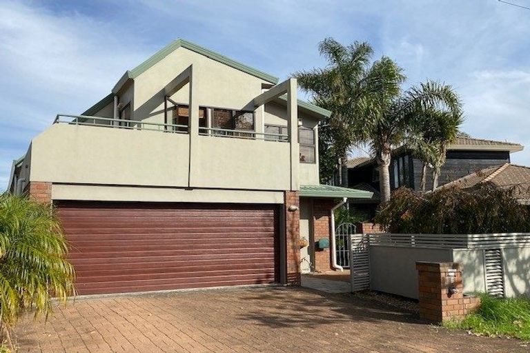 Photo of property in 2b Braemar Road, Castor Bay, Auckland, 0620