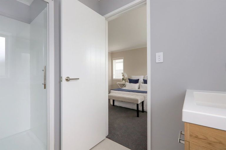 Photo of property in 14 George Yee Place, Taradale, 4112