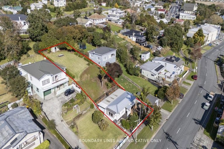 Photo of property in 17 Awaroa Road, Helensville, 0800