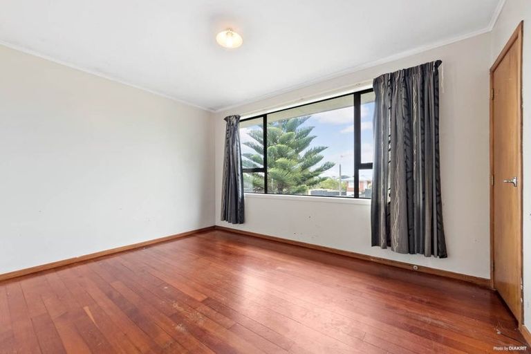 Photo of property in 34 Kirrie Avenue, Te Atatu South, Auckland, 0610