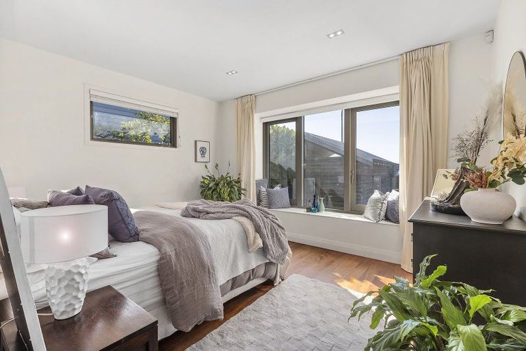 Photo of property in 65 Marine Parade, Seatoun, Wellington, 6022