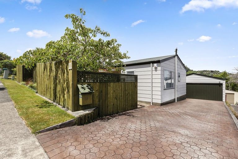 Photo of property in 11 John Witton Drive, Crofton Downs, Wellington, 6035