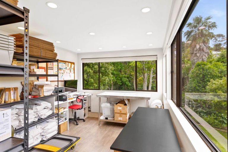 Photo of property in 1/1 Flavia Close, Torbay, Auckland, 0630