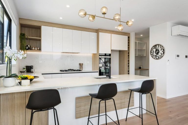Photo of property in 43 Knights Road, Rothesay Bay, Auckland, 0630