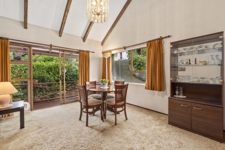 Photo of property in 2/1 Trelawny Place, Hillcrest, Auckland, 0627