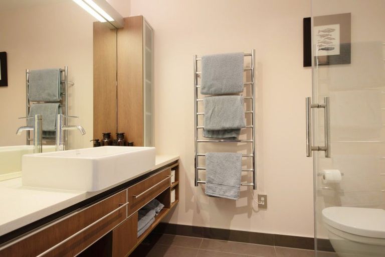 Photo of property in Patent 326 Apartments, 404s/326 Evans Bay Parade, Hataitai, Wellington, 6021