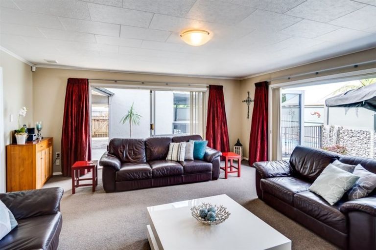 Photo of property in 37 Avondale Road, Taradale, Napier, 4112