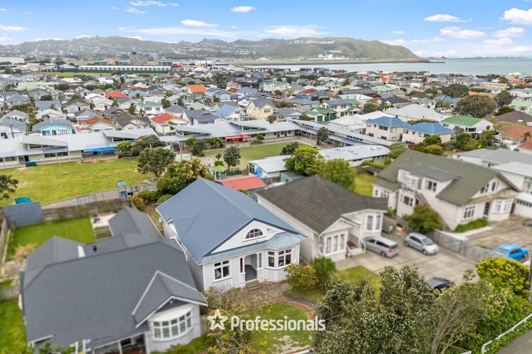 Photo of property in 79 Queens Drive, Lyall Bay, Wellington, 6022