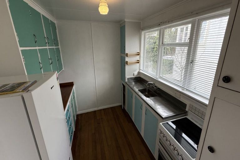 Photo of property in 24 Banks Street, Marfell, New Plymouth, 4310