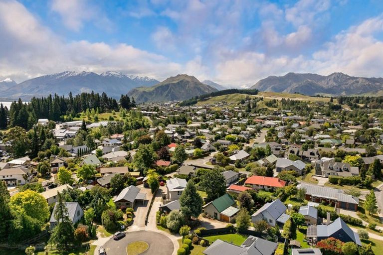 Photo of property in 8b Kuri Place, Wanaka, 9305