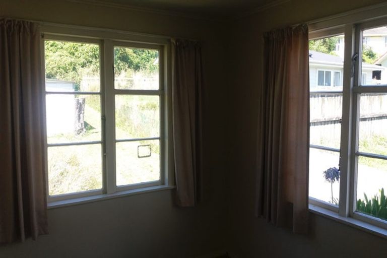 Photo of property in 196 Waddington Drive, Naenae, Lower Hutt, 5011